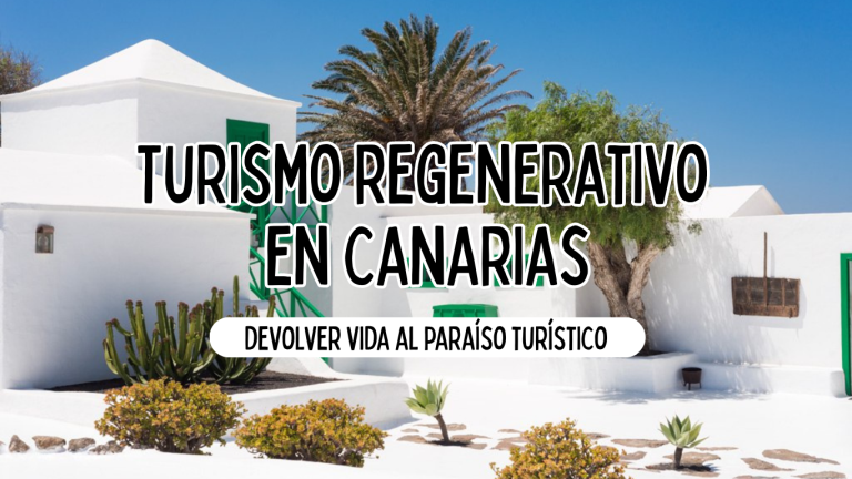arquitectura típica canaria: casas blancas, ventanas y puertas verdes y palmeras