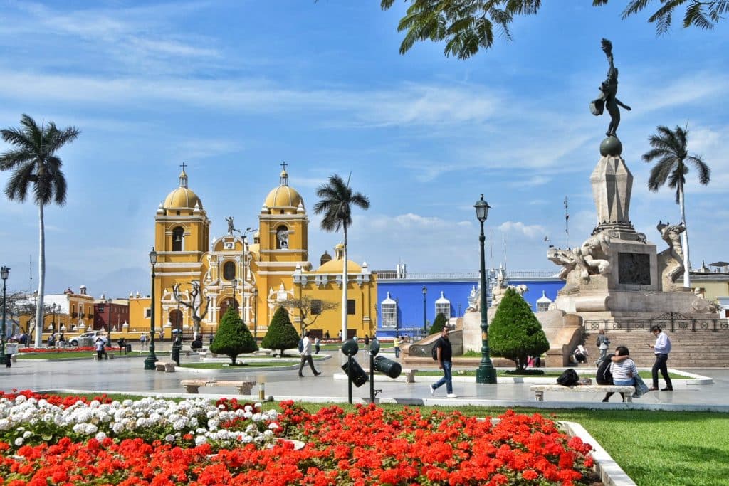 plaza de armas de trujillo
