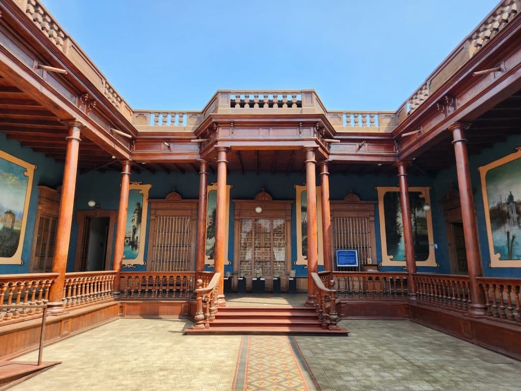 patio interior de la casa risco