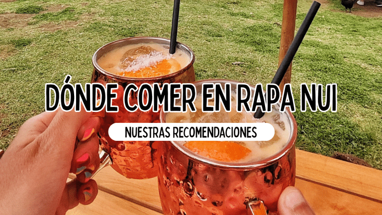 2 jarras con un cóctel brindando