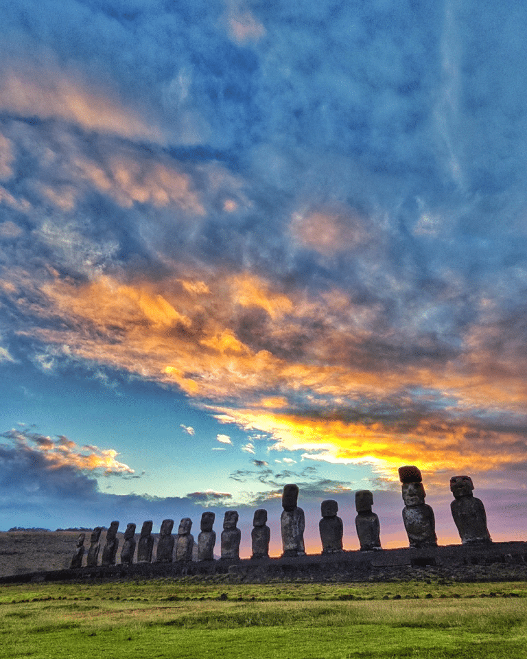 Amanecer en Ahu Tongariki (Rapa Nui)